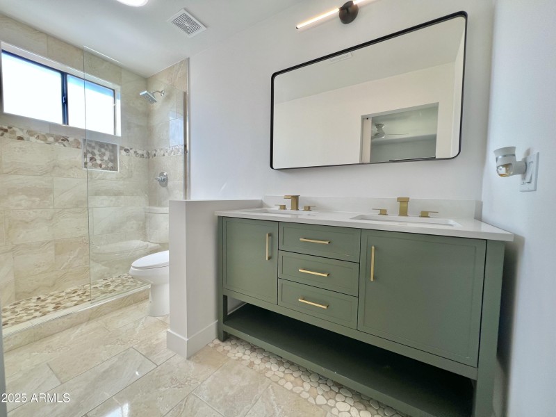 Del Ray Primary Bathroom 10