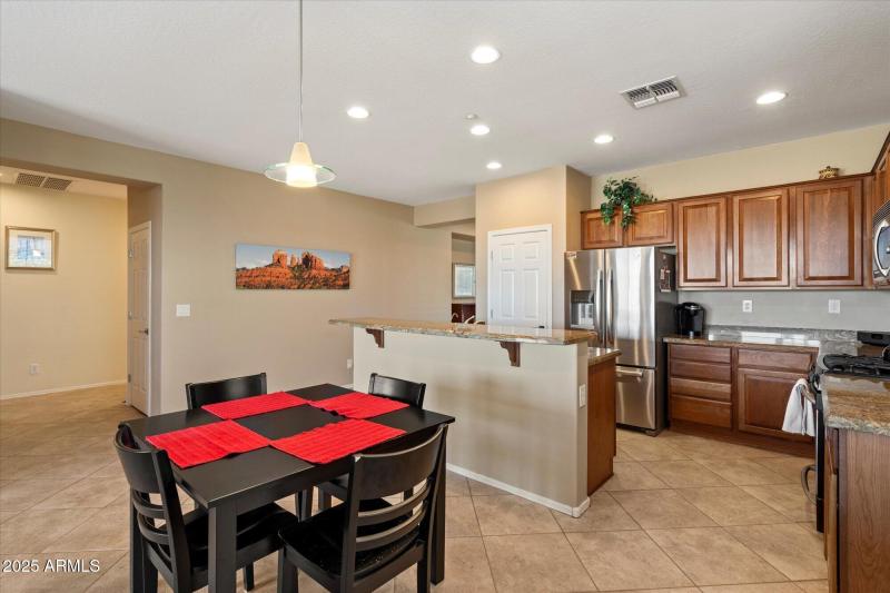 Spacious Kitchen & Eating Area