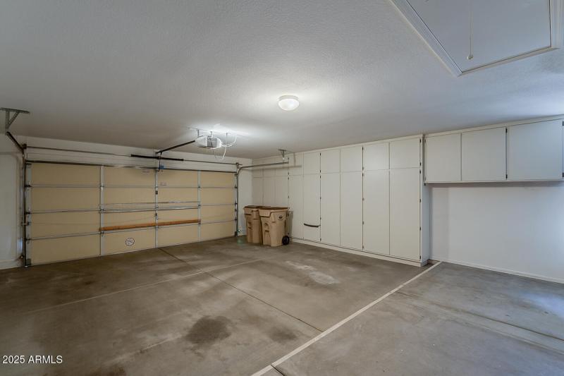 Garage w/Cabinets