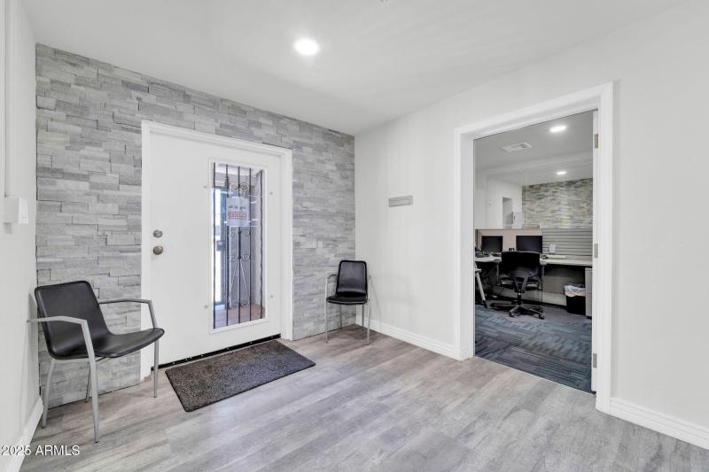 2837 W Northern Ave-7