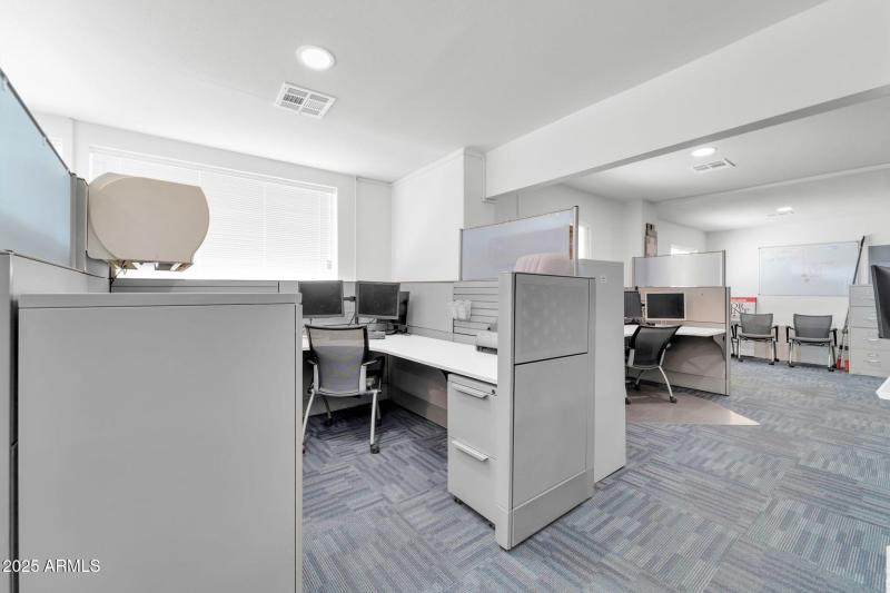 2837 W Northern Ave-19