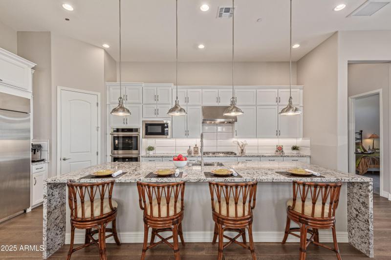 Social Island Seating & Pantry