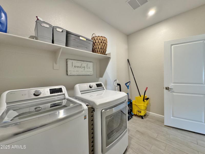 Large utility room w/ washer and dryer
