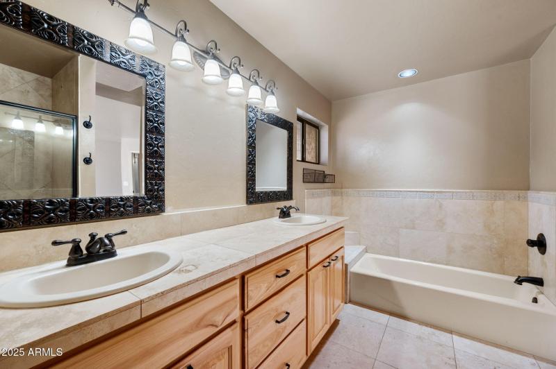 18-Primary Bathroom (2)