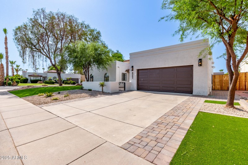 North facing front yard
