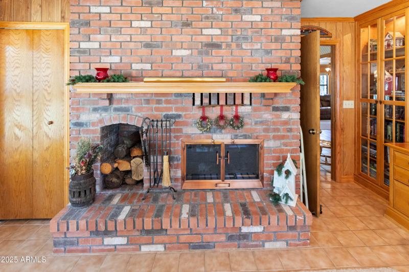 Arizona Room with FP