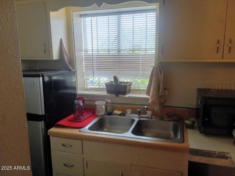 Hwy 80 motel room little kitchen