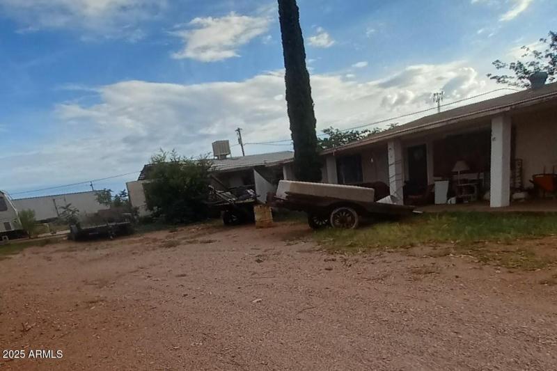 Hwy 80 abandoned area of the motel