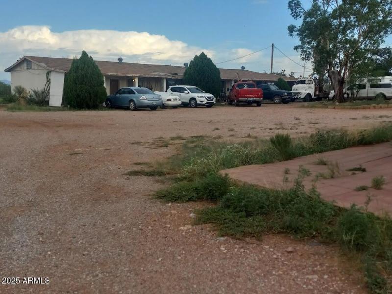 Hwy 80 motel parking