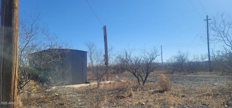 Hwy 80 water well building