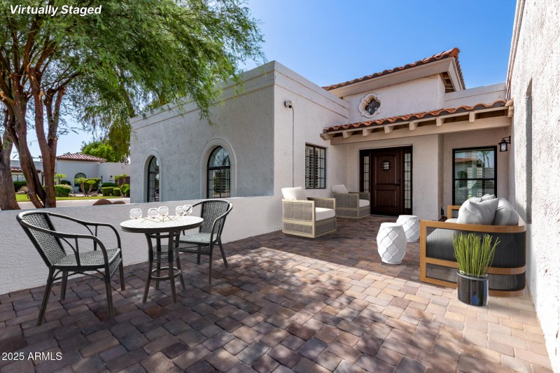 Virtual staging of front courtyard