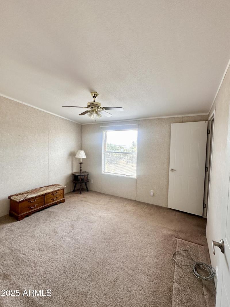 2ND BEDROOM W/ WALK IN CLOSET