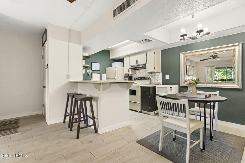 6-web-or-mls-4444-e-paradise-village-pkw