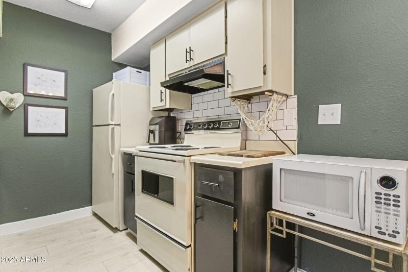 9-web-or-mls-4444-e-paradise-village-pkw