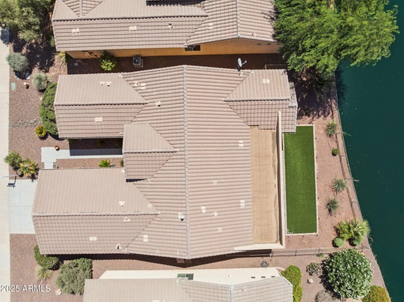 39-web-or-mls-42575-abbey-rd