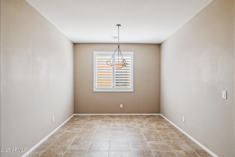 14-web-or-mls-42575-abbey-rd