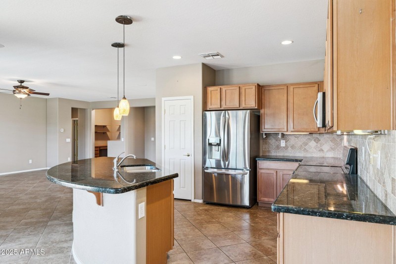 11-web-or-mls-42575-abbey-rd