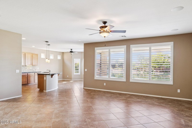 7-web-or-mls-42575-abbey-rd