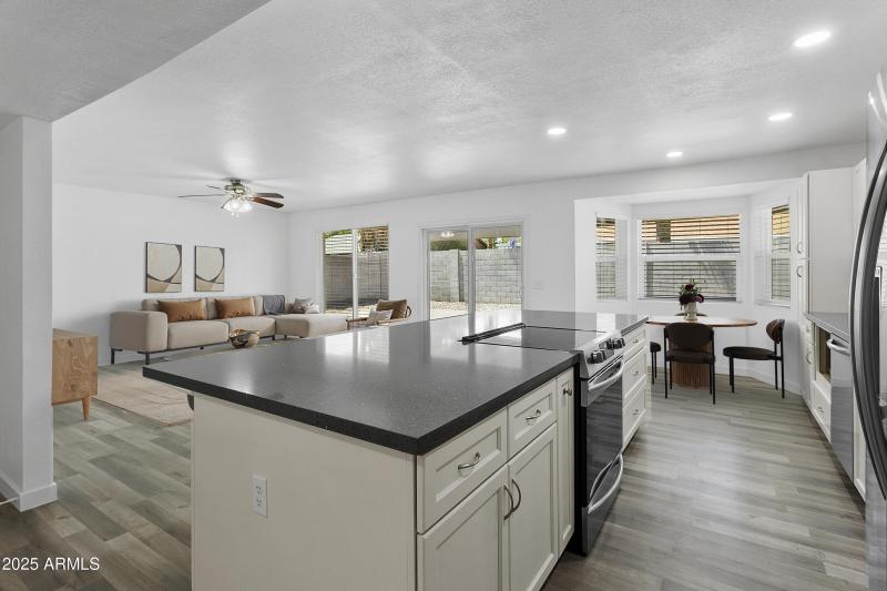 Large Great Room, Kitchen & Dining