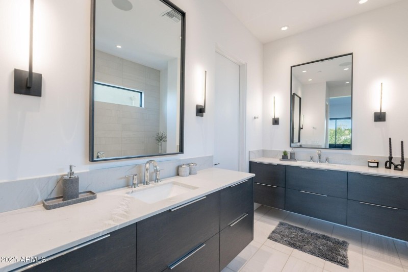 015_Primary Bathroom