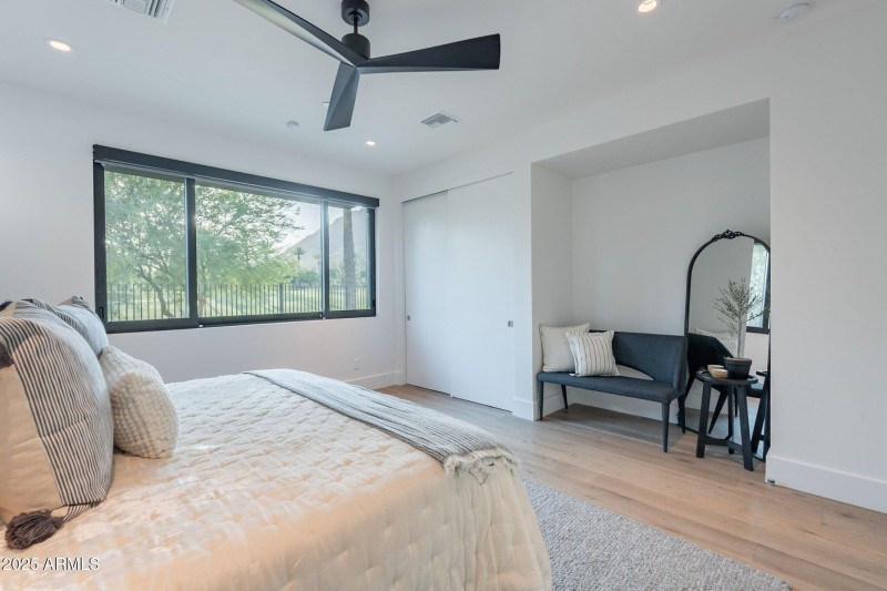 027_Guest Room wView