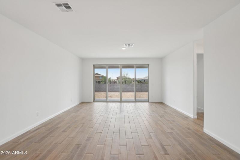 6-web-or-mls-La Senda Dr W-S0307-006