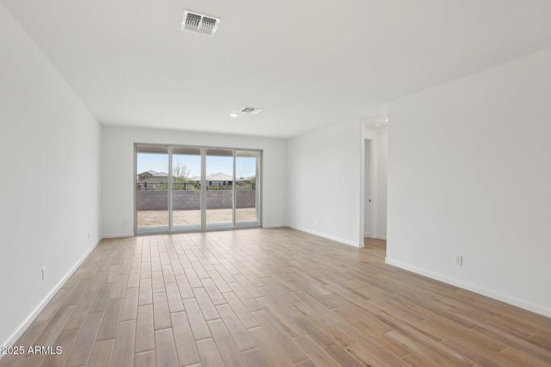 7-web-or-mls-La Senda Dr W-S0307-007