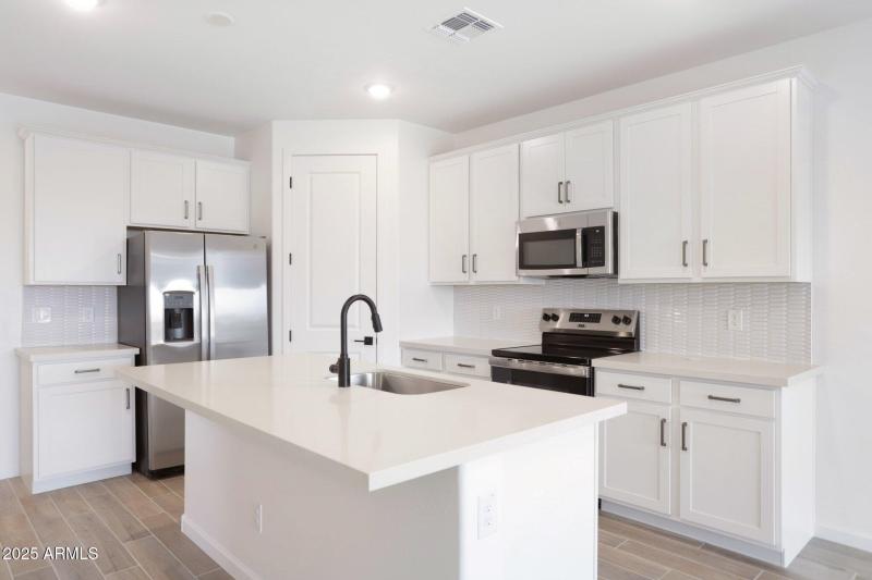 9-web-or-mls-La Senda Dr W-S0307-009