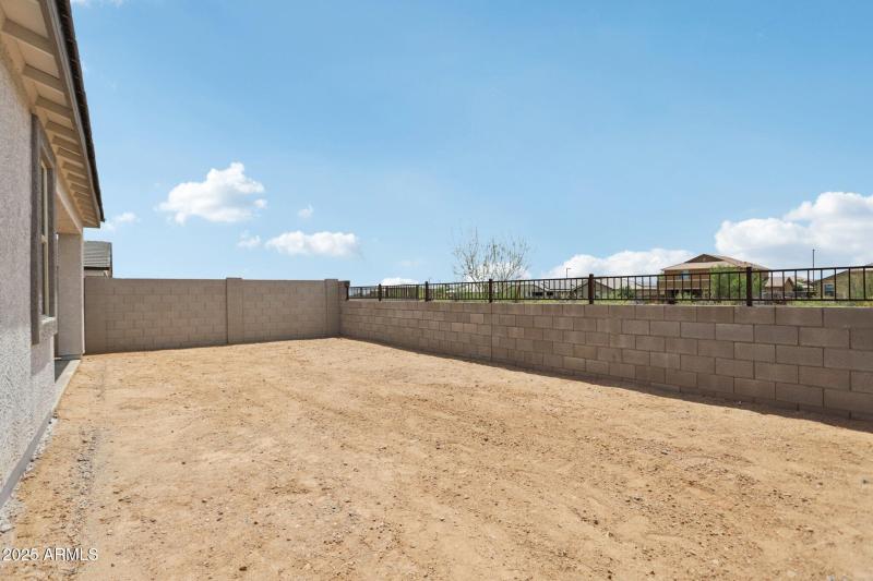 37-web-or-mls-La Senda Dr W-S0307-037