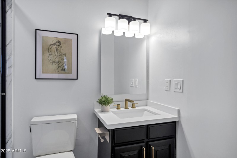 1527 E Mission Ln-29