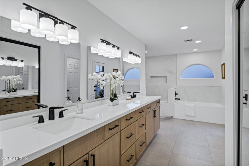 1527 E Mission Ln-53