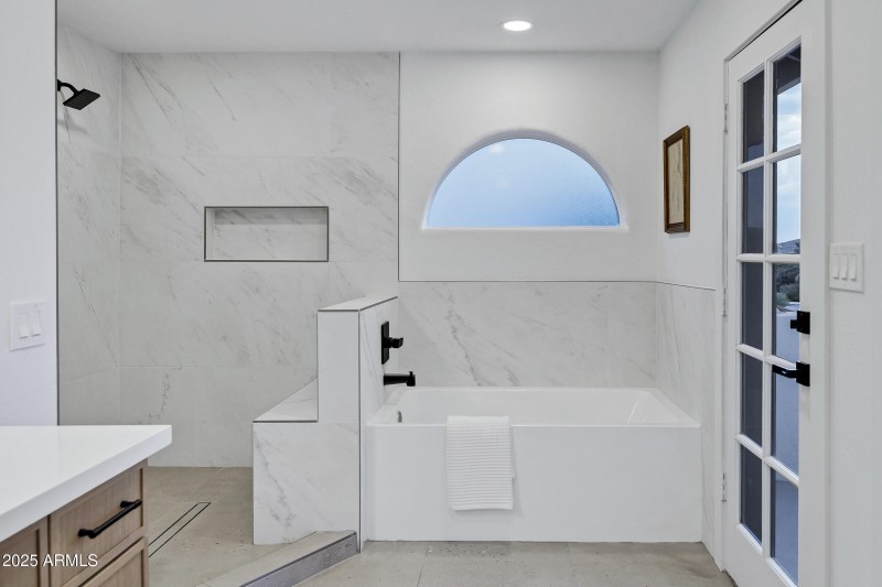 1527 E Mission Ln-54