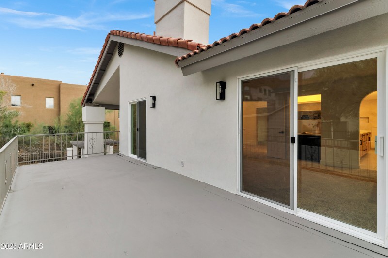 1527 E Mission Ln-57