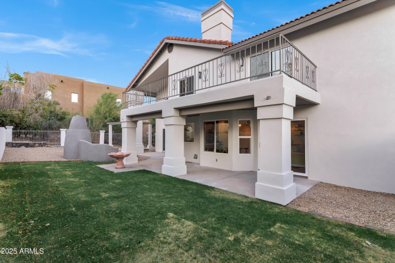 1527 E Mission Ln-59