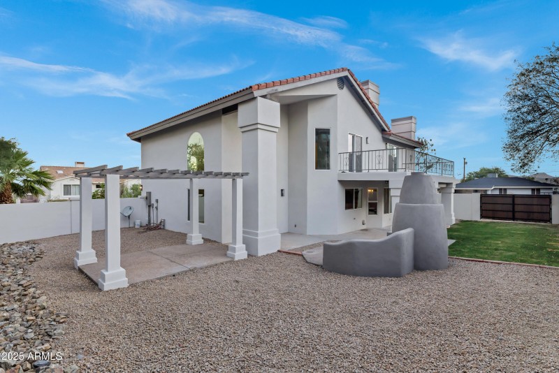 1527 E Mission Ln-60