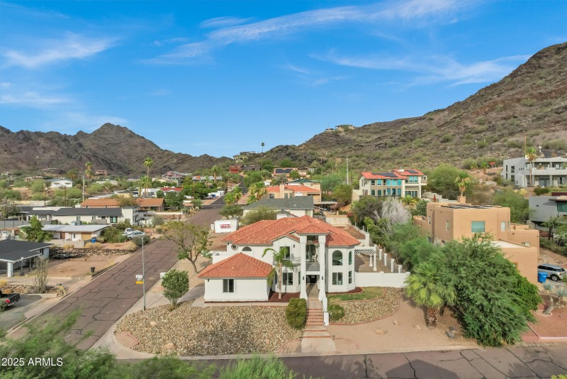 1527 E Mission Ln-68