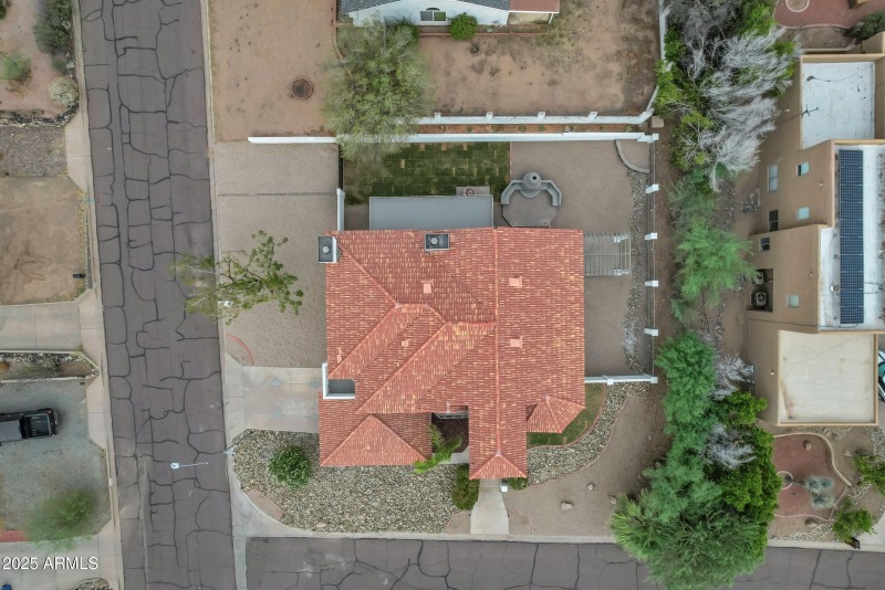 1527 E Mission Ln-83