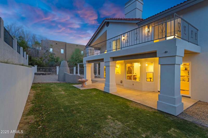 1527 E Mission Ln-90