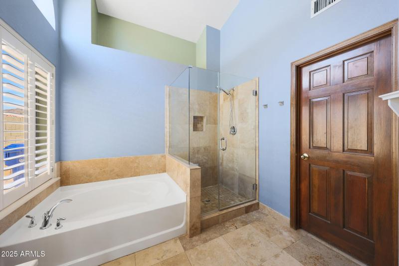 Seperate shower / tub