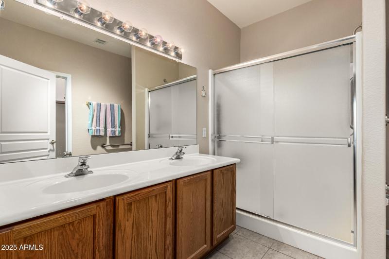 Dual Sink Primary Bath