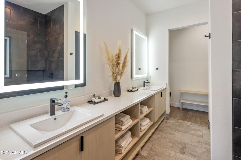 10-web-or-mls-D46A7199