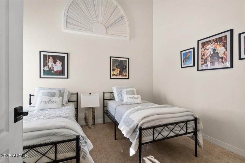 Bedroom 2 with Twin Beds