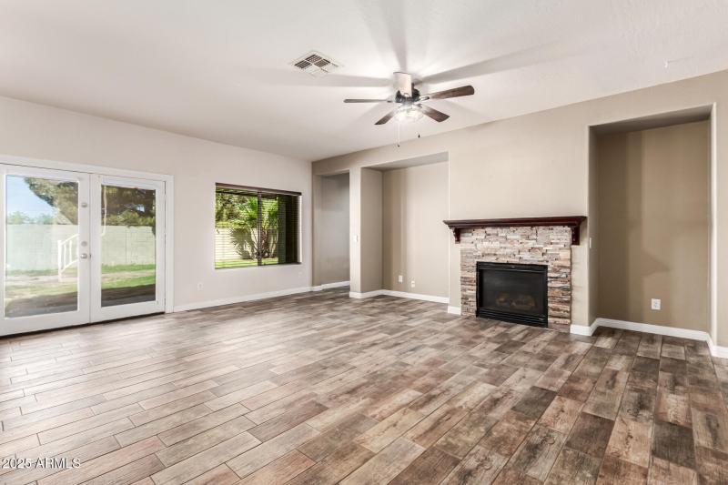 13 - Desert Horizons