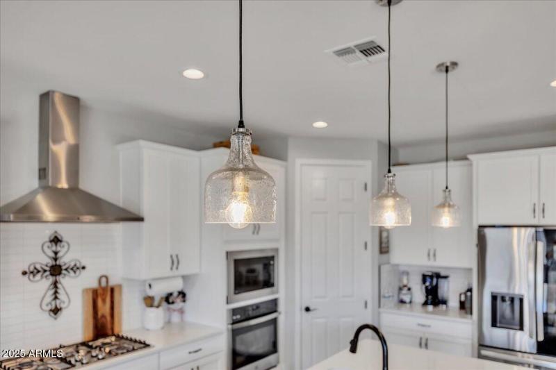 24-17593_W_Red_Fox_Rd22