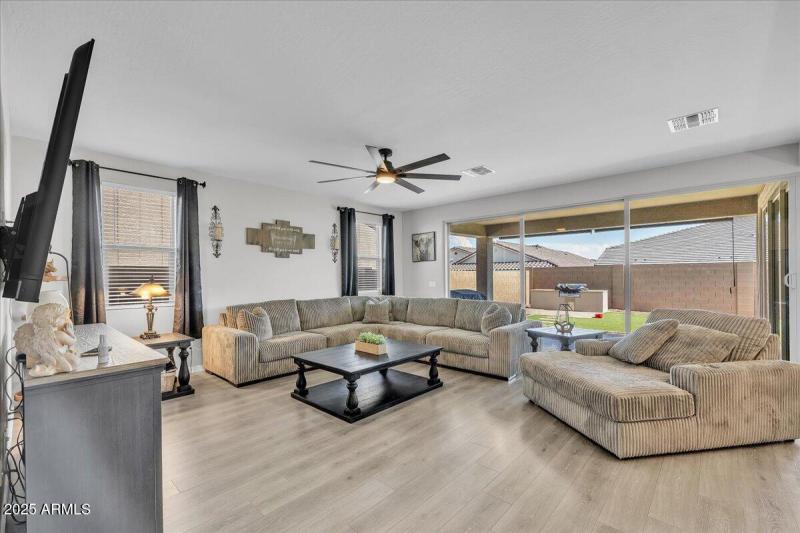 30-17593_W_Red_Fox_Rd16