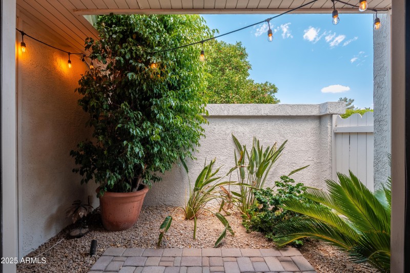 7513 E Buena Terra Way - 24 (2)