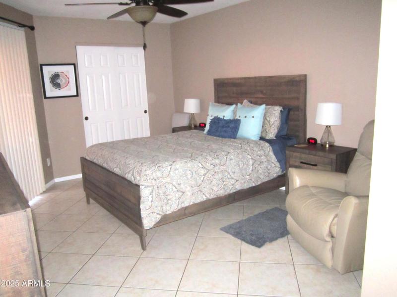 11 116 SPACIOUS BEDROOM