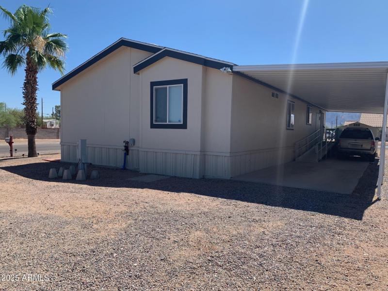 SIDE WITH PATIO NO VEH