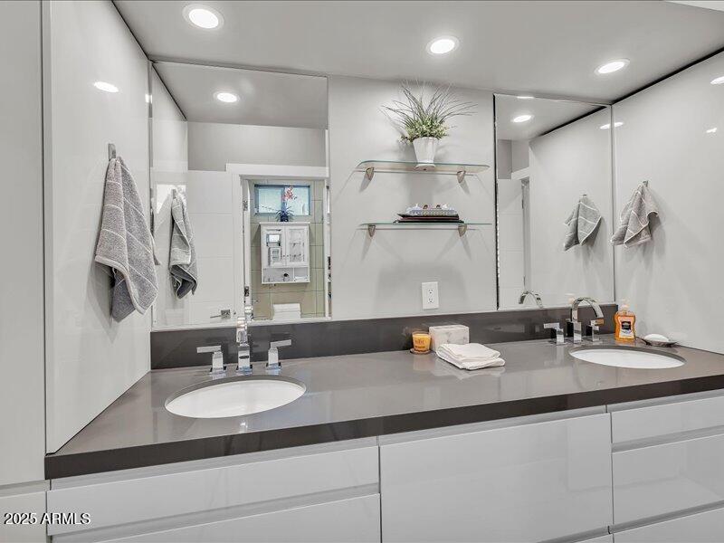 36-1010_E_Pierson_St36