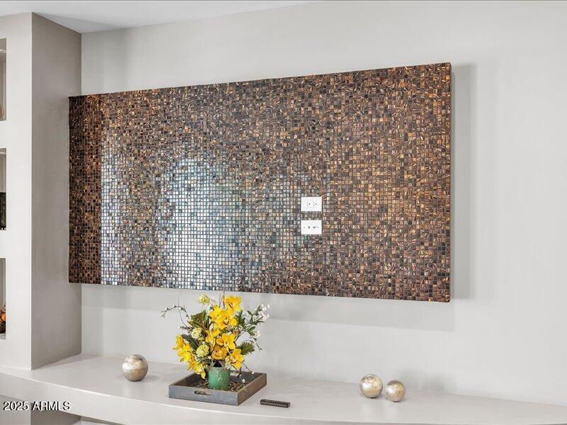 49-1010_E_Pierson_St50